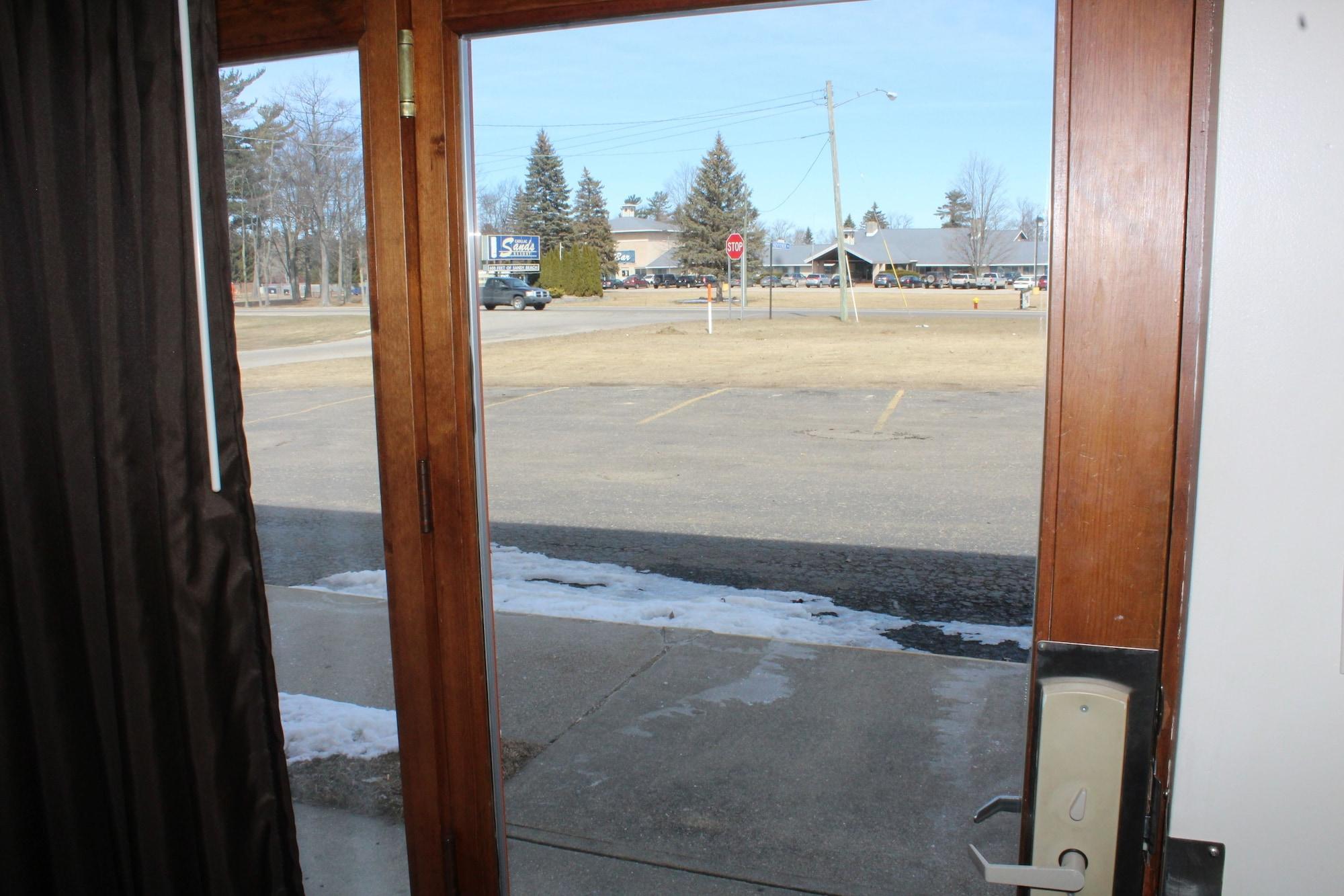 Econo Lodge Cadillac By Choice Exterior photo