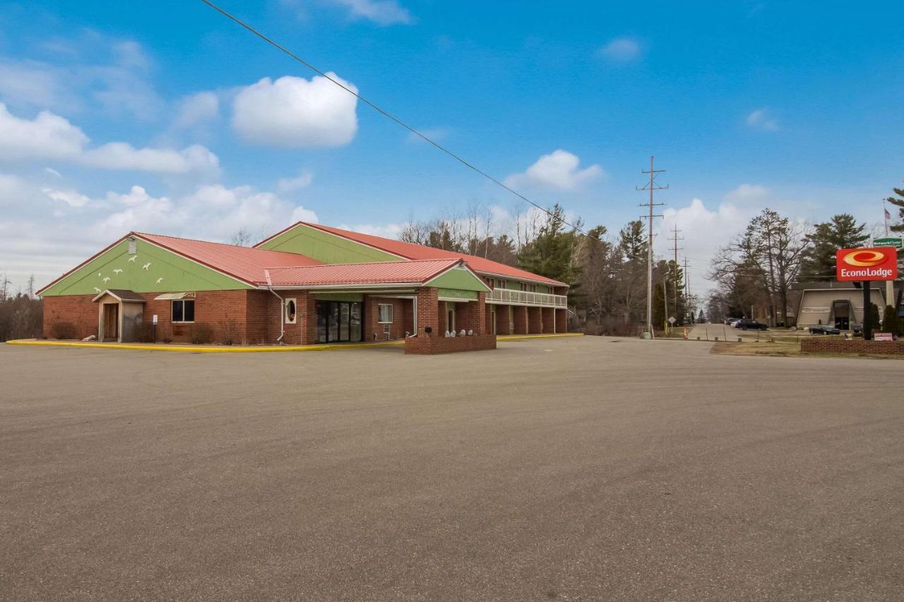 Econo Lodge Cadillac By Choice Exterior photo
