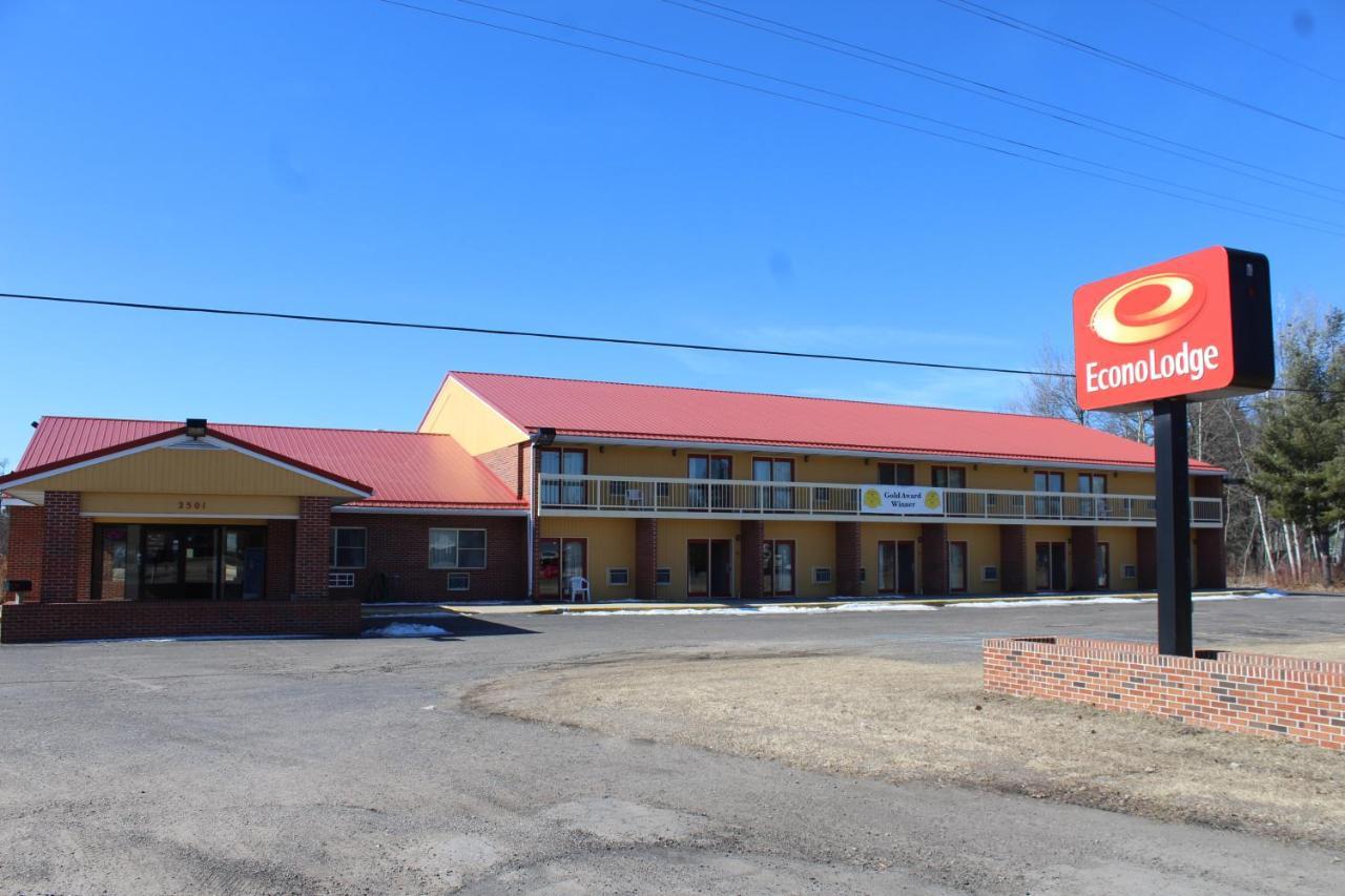 Econo Lodge Cadillac By Choice Exterior photo
